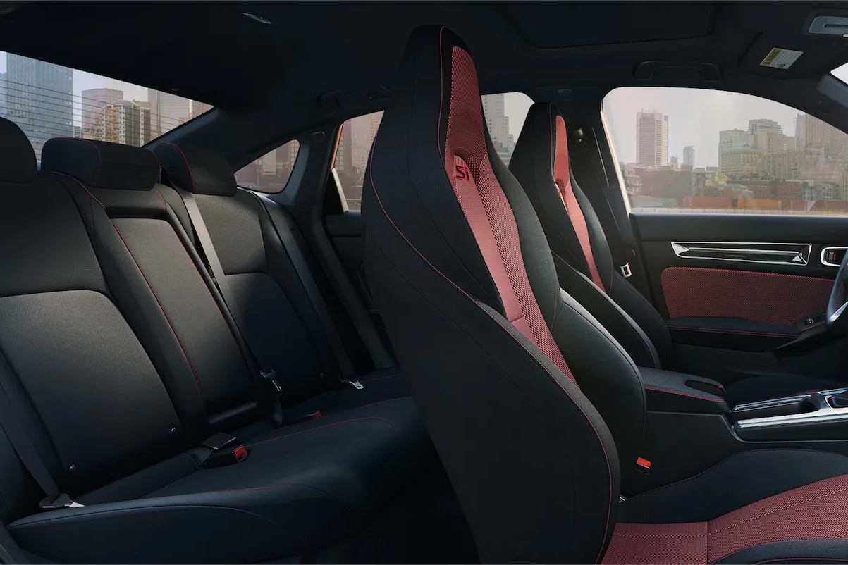 2024 Honda Civic Si Trunk space