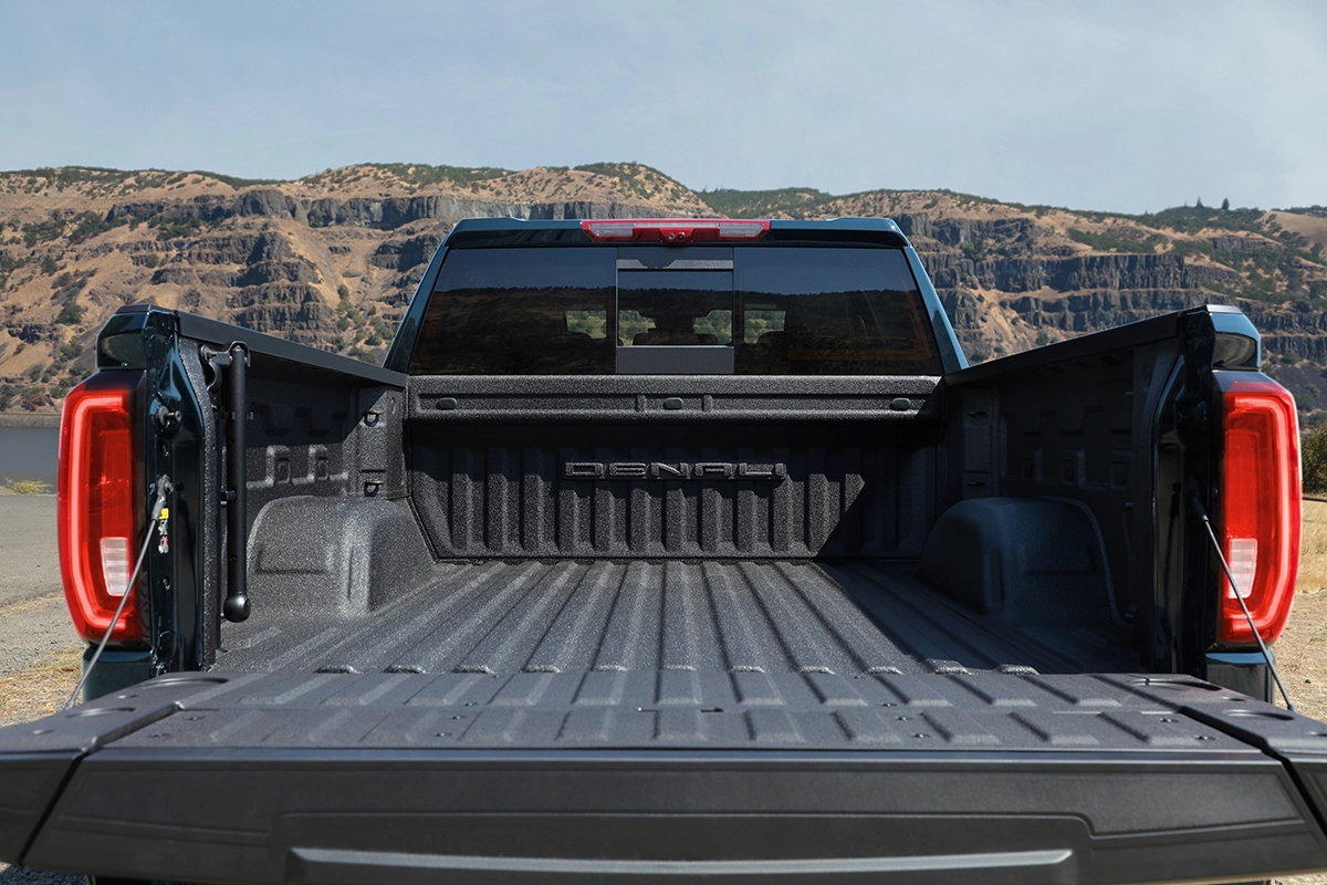 GMC Sierra 1500 Trunk space