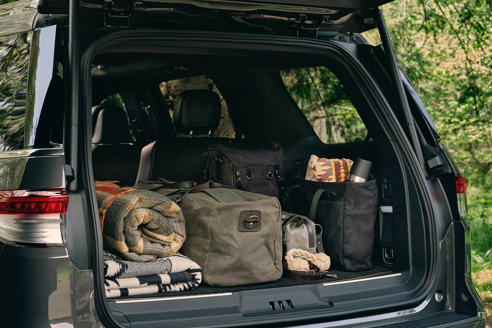 2023 Lincoln Navigator Trunk space