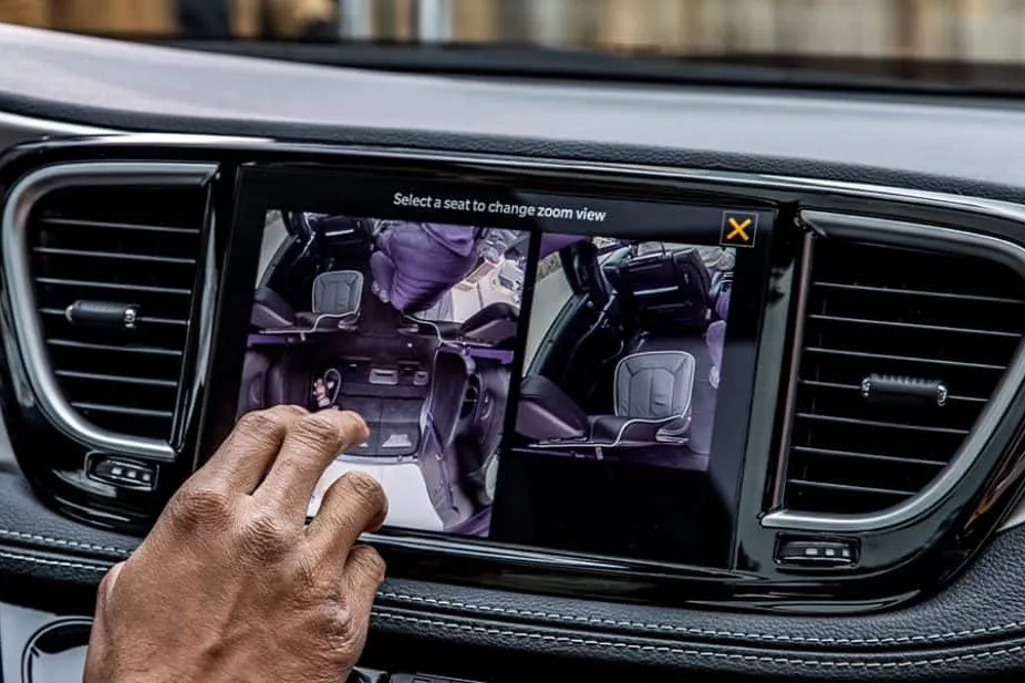 2024 Chrysler Pacifica Hybrid Technology Features