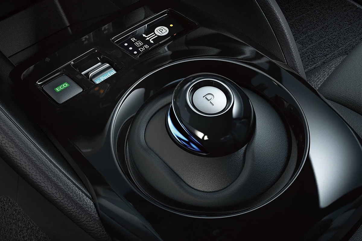 2024 Nissan LEAF Center Console