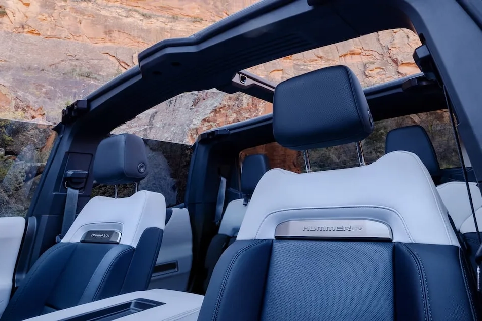 2024 Hummer EV Pickup Seating space