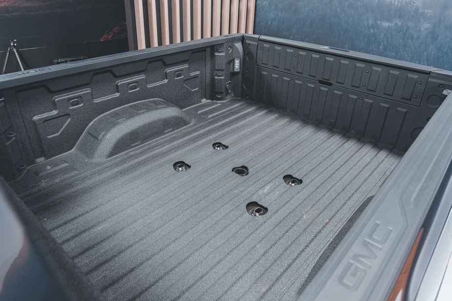 2024 GMC Sierra 2500 Trunk Space