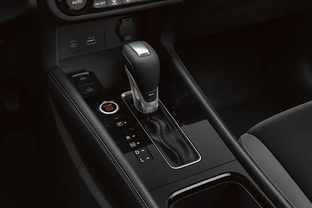2024 Nissan Kicks Center Console