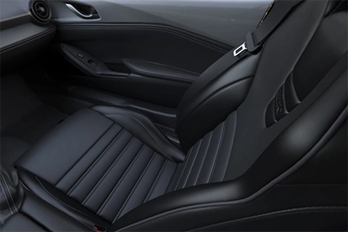 2024 Mazda MX-5 Miata RF Seating space