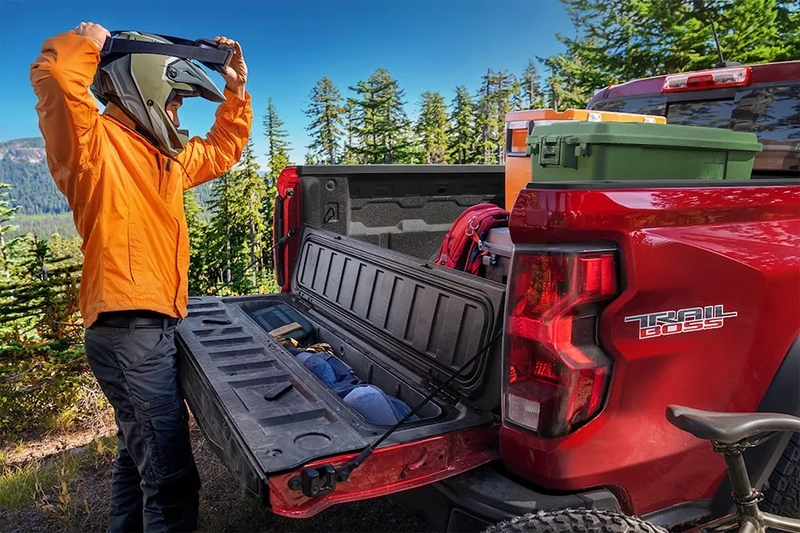 2024 Chevrolet Colorado Trunk space