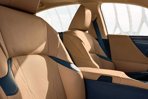 Lexus ES Hybrid Seating space
