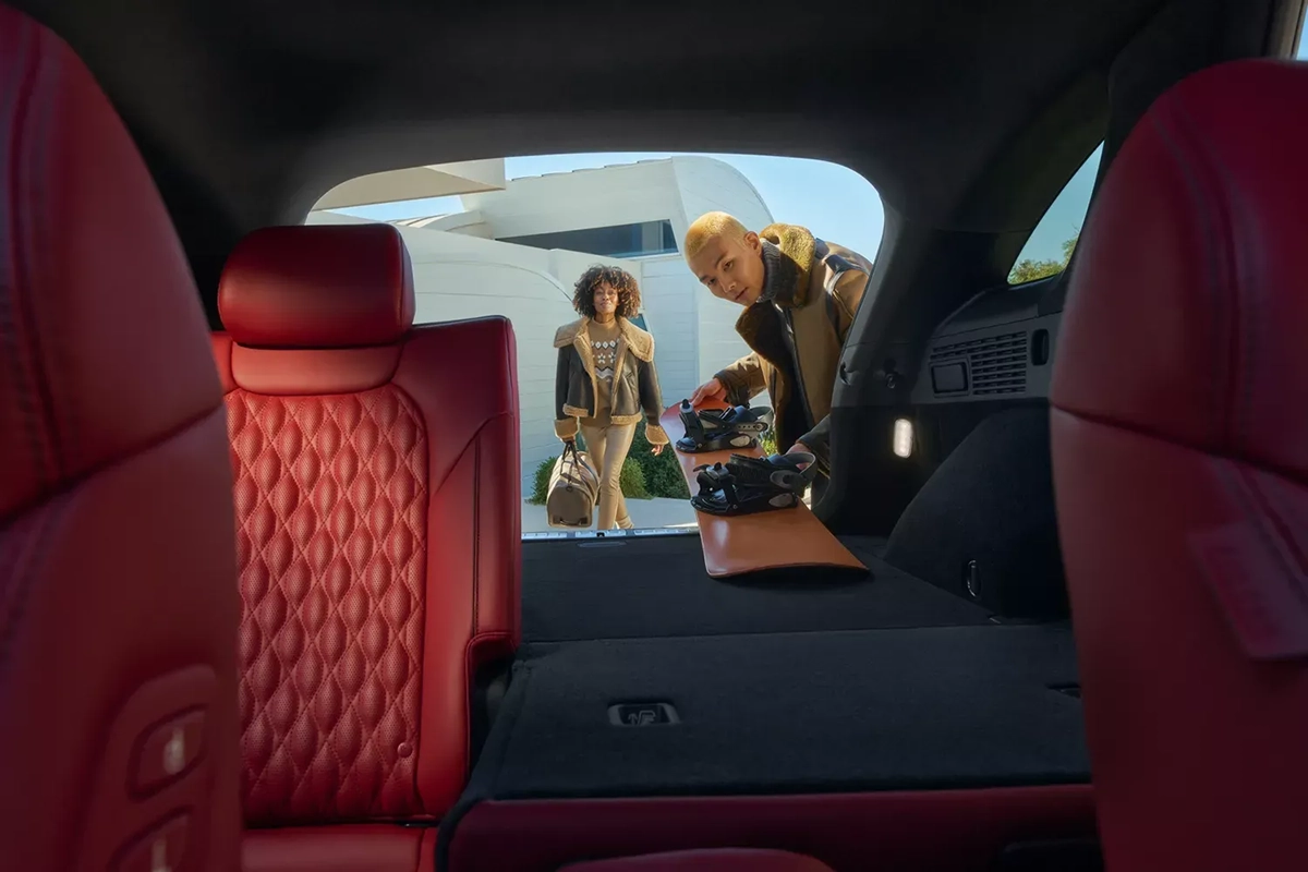 Genesis GV70 Trunk space