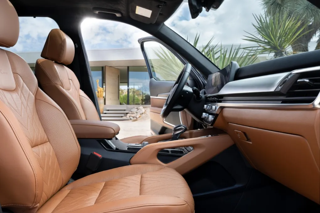 2023 Toyota Highlander Center Console