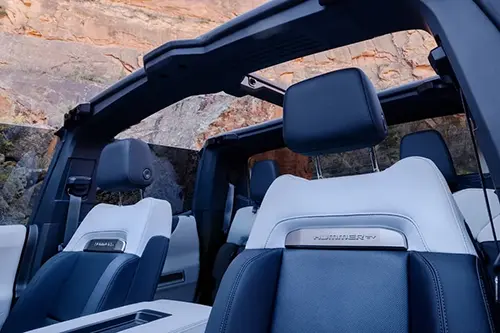 2025 GMC Hummer EV Pickup Seating